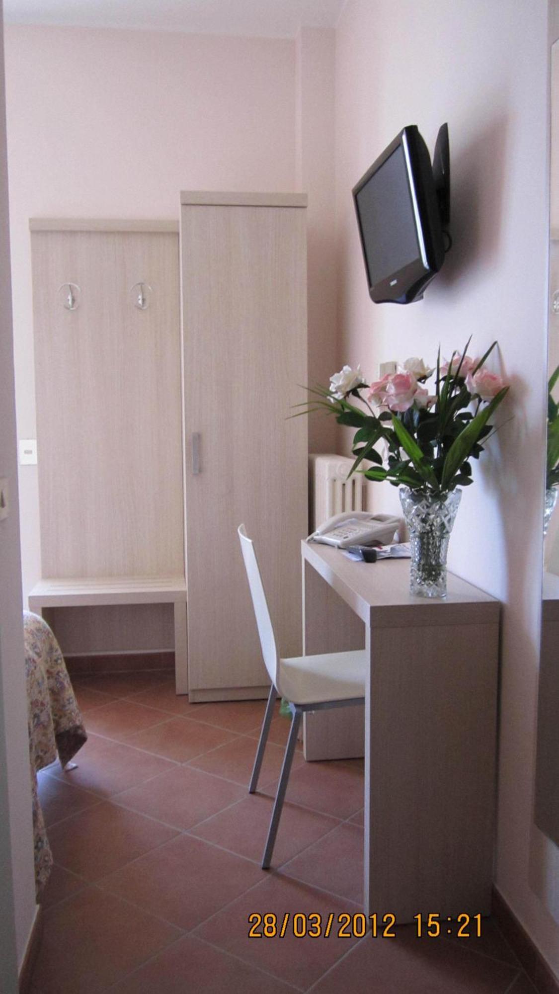 Albergo Riva Reno Di Leggiuno エクステリア 写真