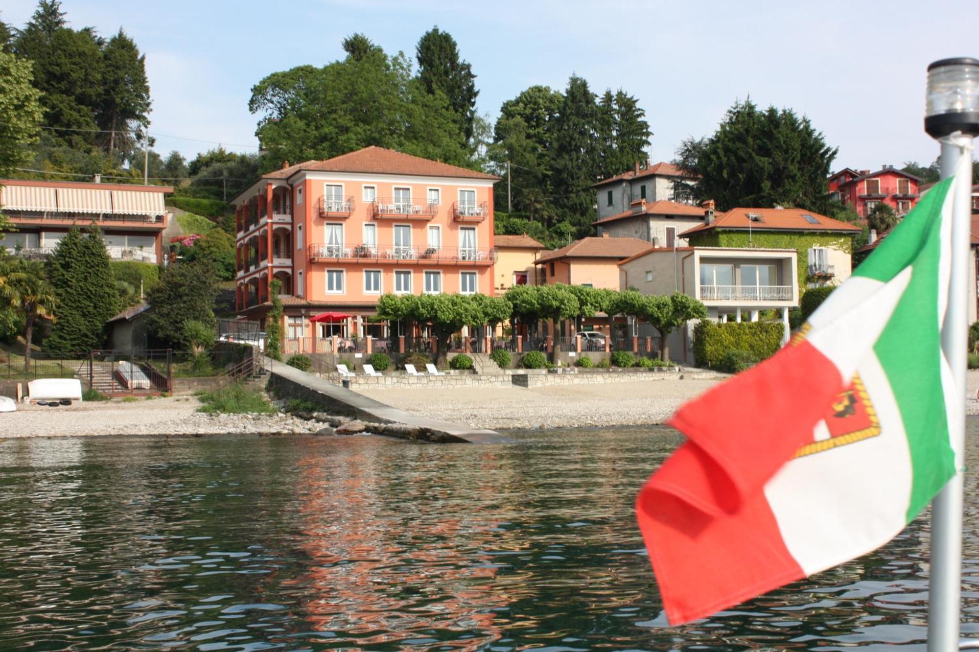 Albergo Riva Reno Di Leggiuno エクステリア 写真