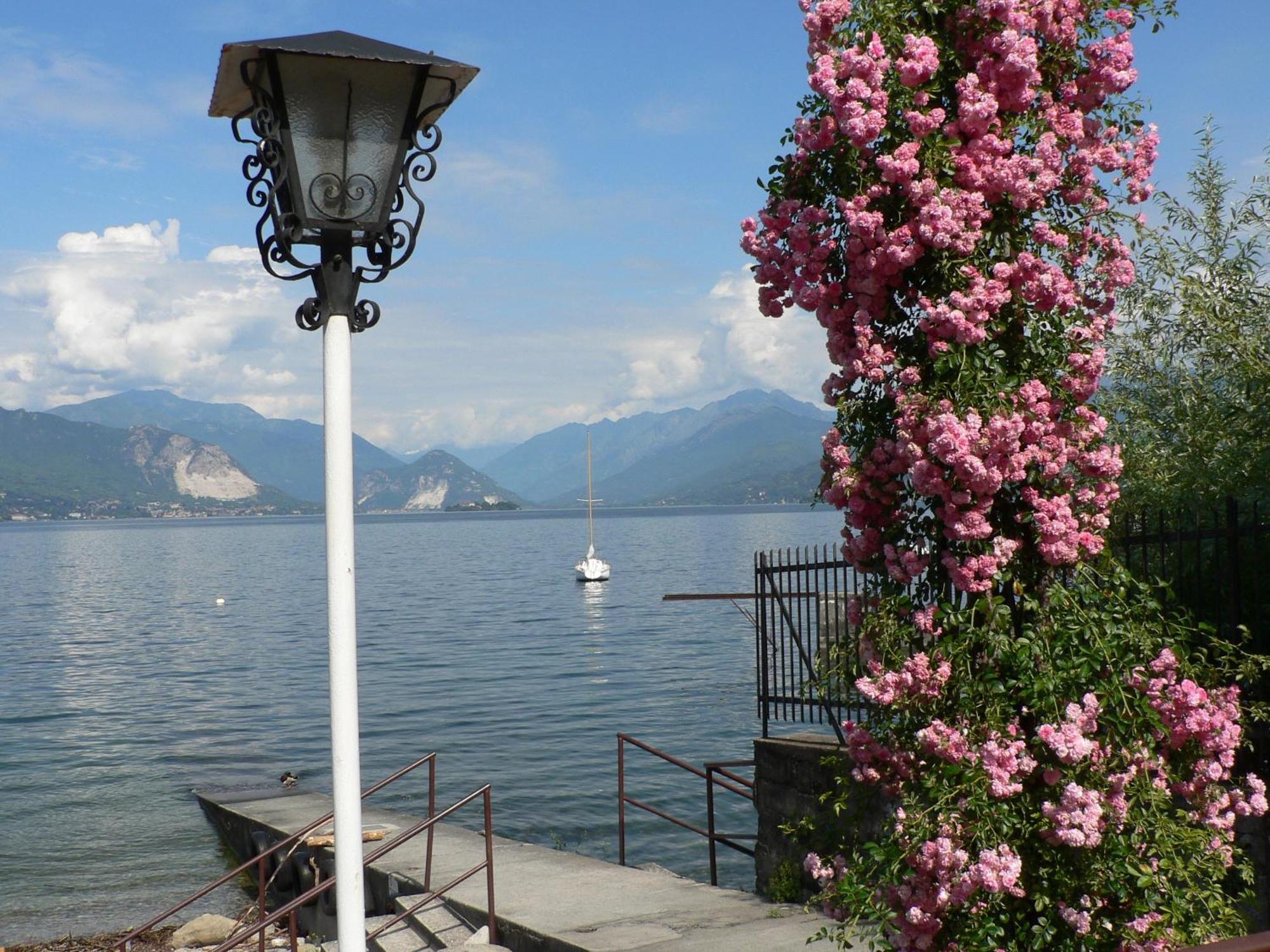 Albergo Riva Reno Di Leggiuno エクステリア 写真