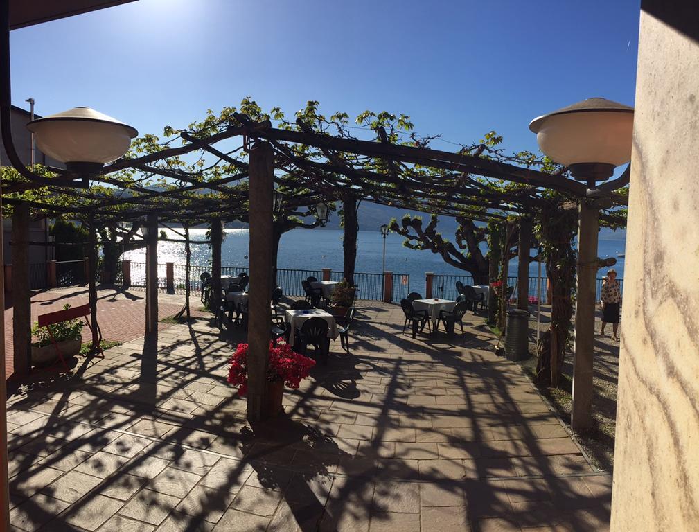 Albergo Riva Reno Di Leggiuno エクステリア 写真