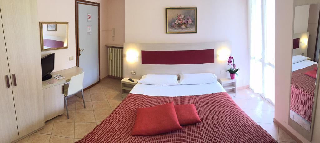 Albergo Riva Reno Di Leggiuno エクステリア 写真