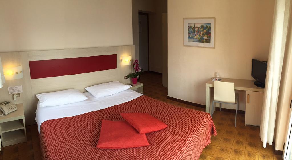 Albergo Riva Reno Di Leggiuno エクステリア 写真
