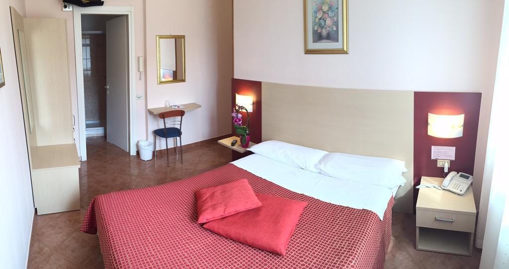 Albergo Riva Reno Di Leggiuno エクステリア 写真