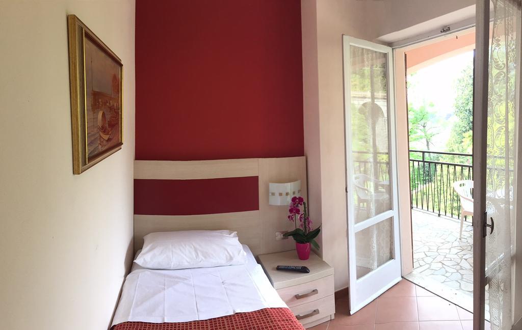 Albergo Riva Reno Di Leggiuno 部屋 写真