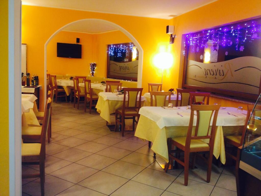 Albergo Riva Reno Di Leggiuno エクステリア 写真