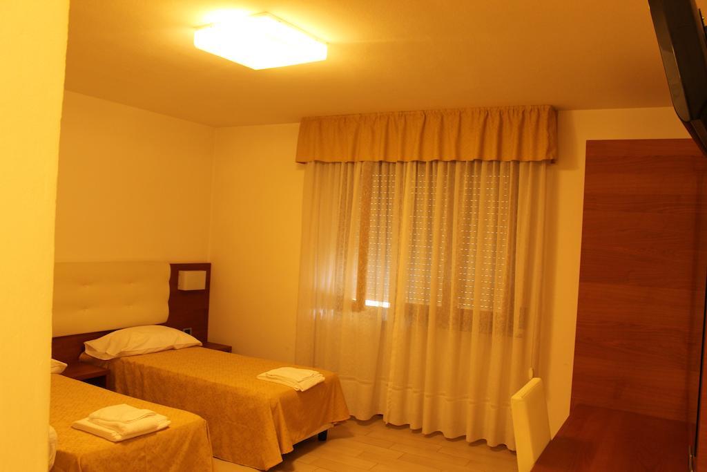 Albergo Riva Reno Di Leggiuno エクステリア 写真
