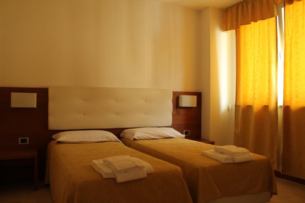Albergo Riva Reno Di Leggiuno エクステリア 写真